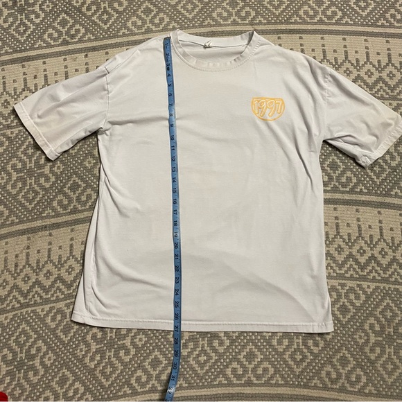 Light Purple Retro Graphic T-Shirt - Picture 6 of 8